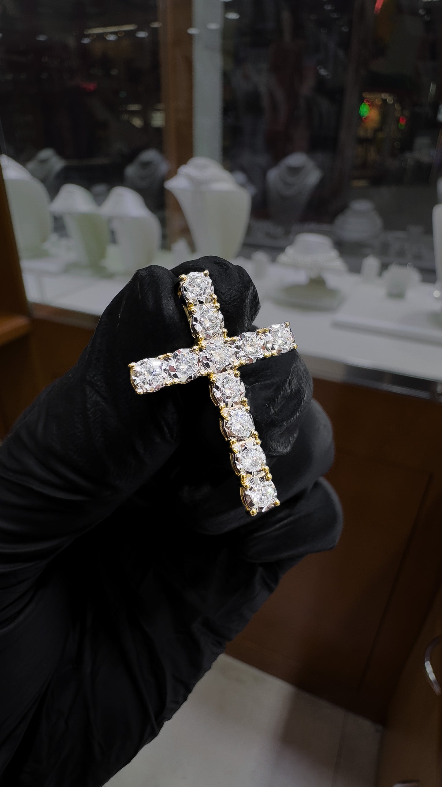 18K Gold Diamond Cross Pendant (WG OR YG)